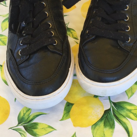 Ladies Black Guess Sneakers - Picture 6 of 7
